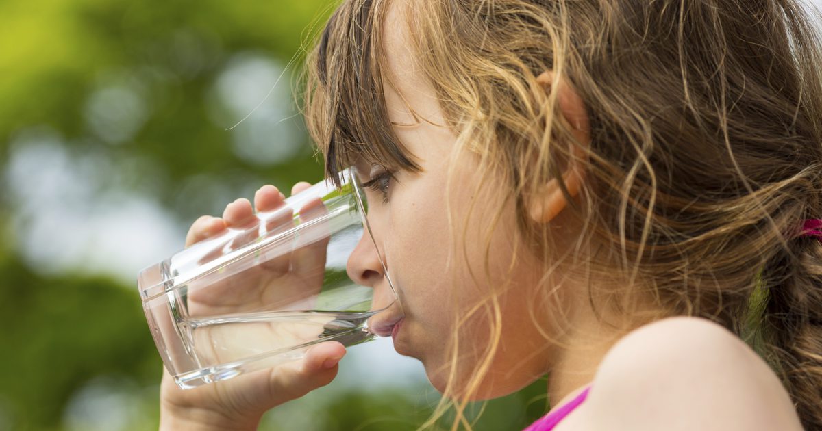 Колко вода трябва детето да пие един ден?