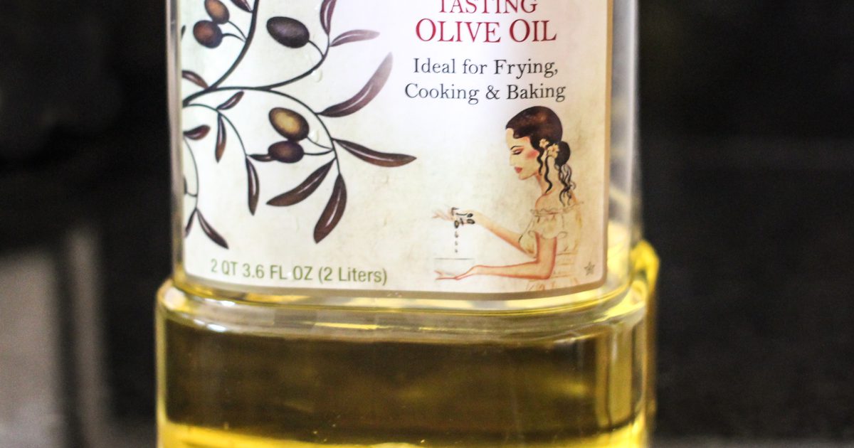 Wie man Olivenöl zum Shampoo hinzufügt