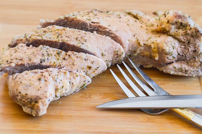 كيفية خبز شريحة لحم الخنزير الخاصرة