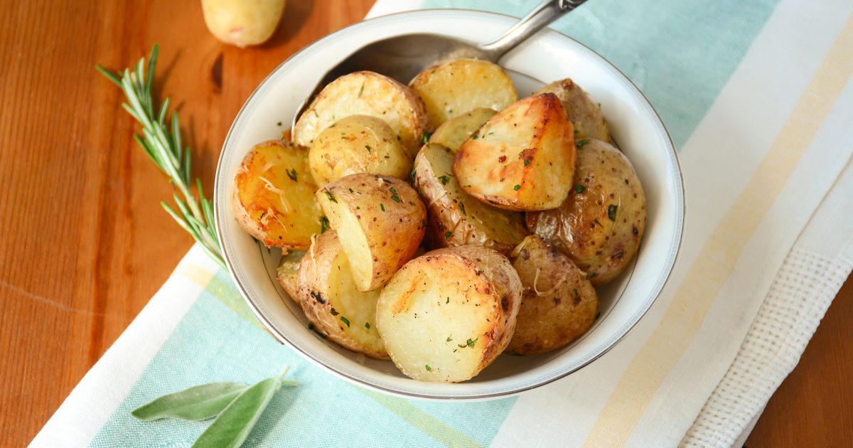 Wie man dann kocht, eine knusprige Kartoffel backen