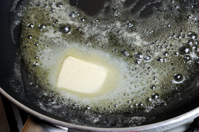 Hoe suiker en boter karameliseren