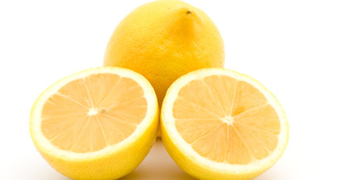 Как да изчистите акне с лимонов сок