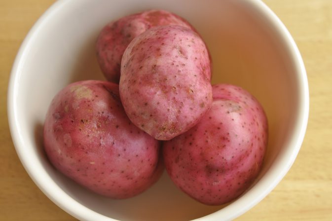 Как приготовить рыжий красный картофель в кастрюле на печке