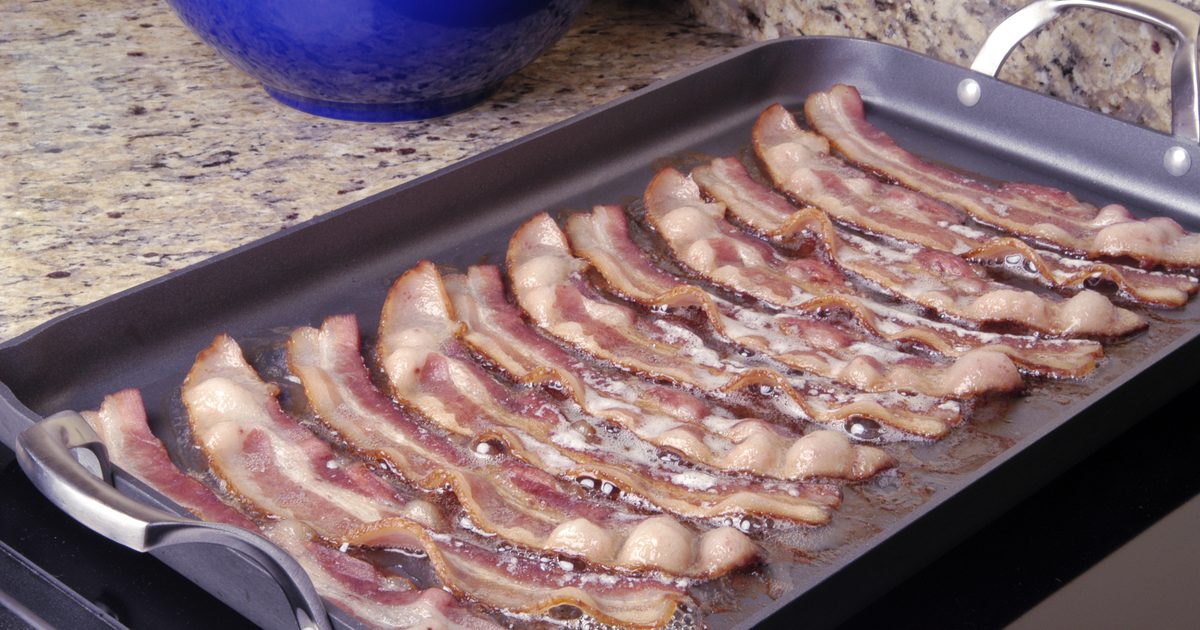 Sådan koges bacon på en grill