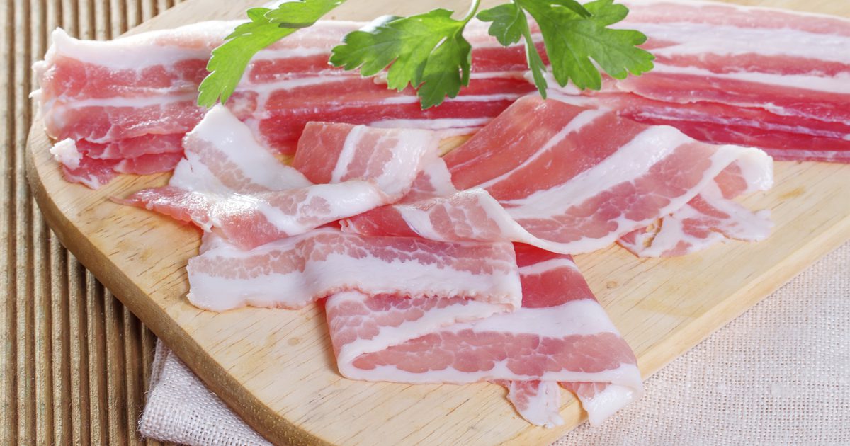 Slik lager du bacon-wrapped svinekoteletter i ovnen