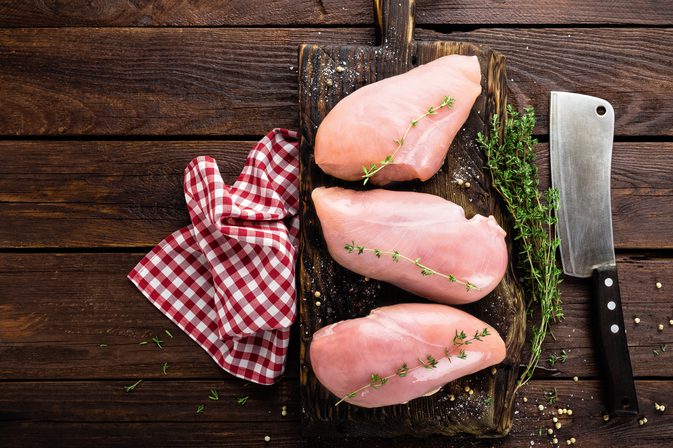 Kako kuhati piščančje prsi brez kože brez kože v počasnem kuhalniku