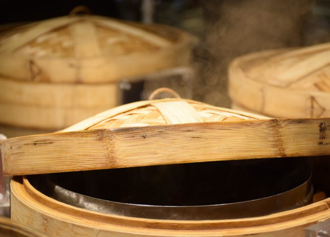 Sådan koges du fisk i en bambusstøvler