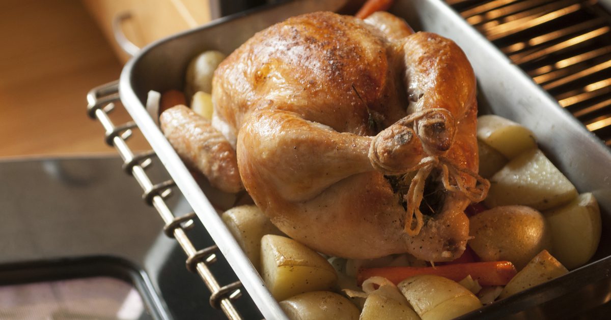 Hvordan lage en frossen kylling i ovnen