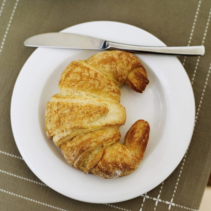 Wie man ein gefrorenes Croissant in einem Ofen kocht