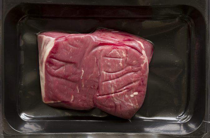 Wie man ein gefrorenes vakuumdichtes Steak kocht