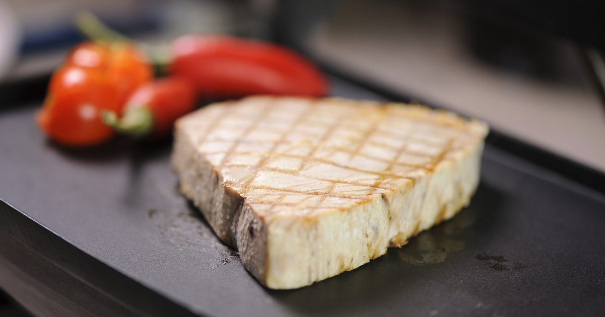 Wie man ein-Zoll Tuna Steaks kocht