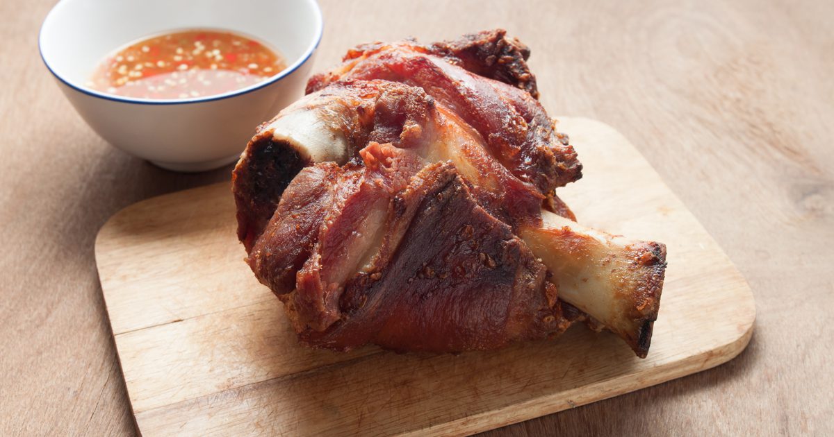 كيفية طبخ الساق لحم الخنزير في الفرن