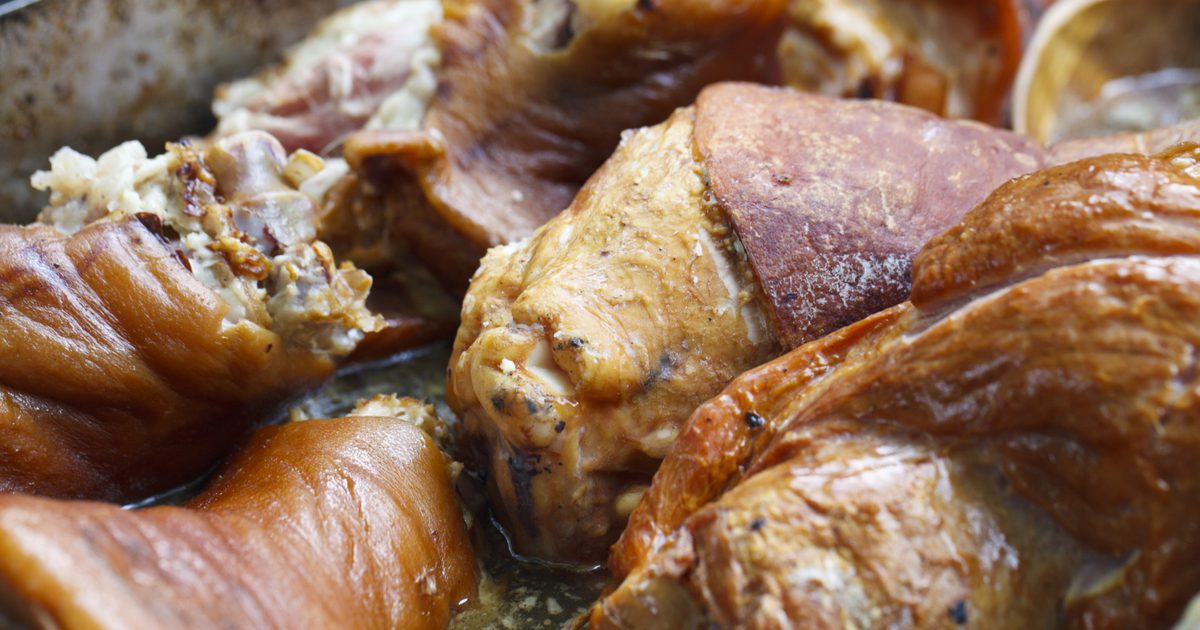 Как да се готви свински крак на скара