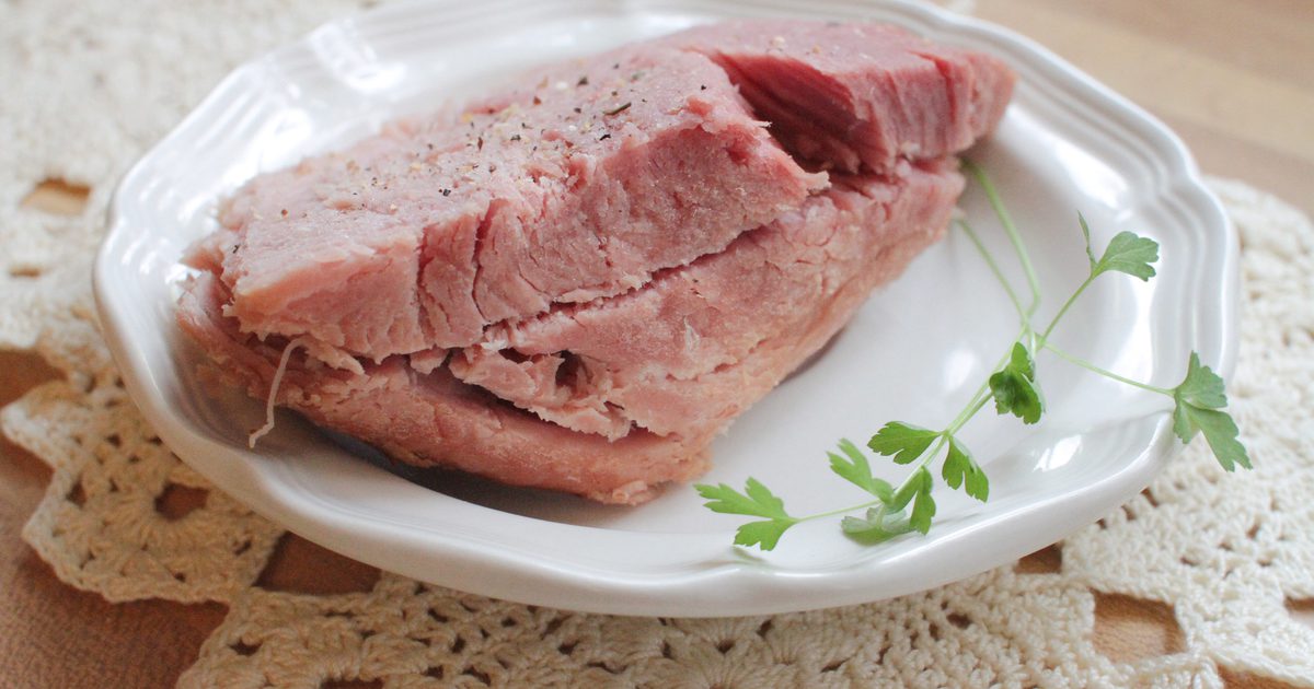 Wie man einen Precooked Schinken in einem elektrischen Röster oder in einem langsamen Kocher zubereitet