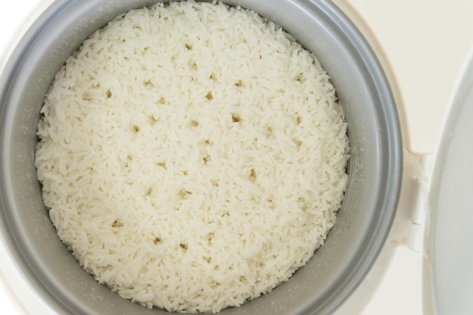 Sådan koger du ris med olie