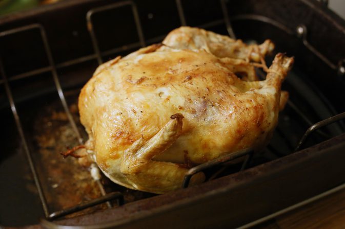 Hoe Rotisserie Kip koken in een conventionele oven