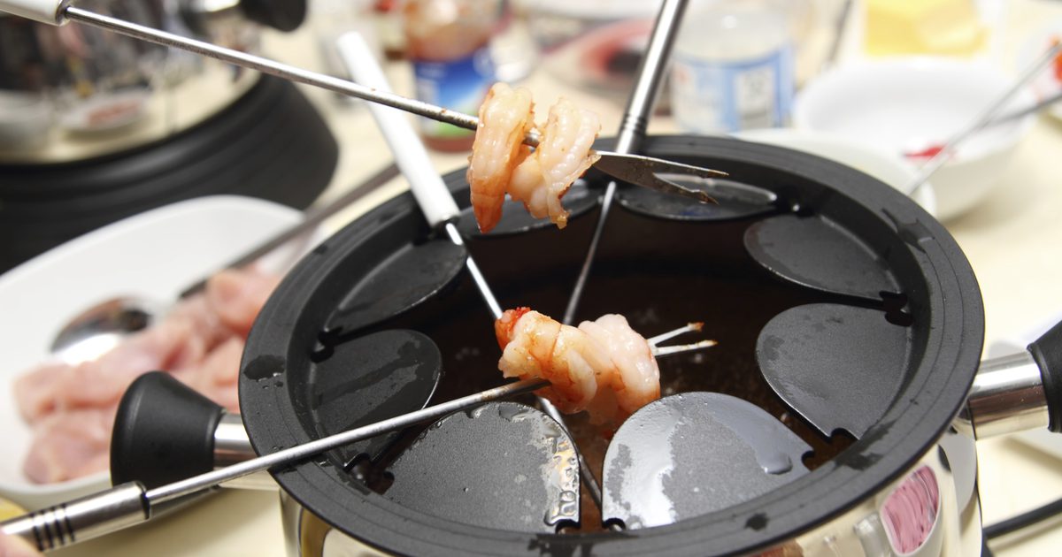 Wie man Shrimps im Fondue zubereitet
