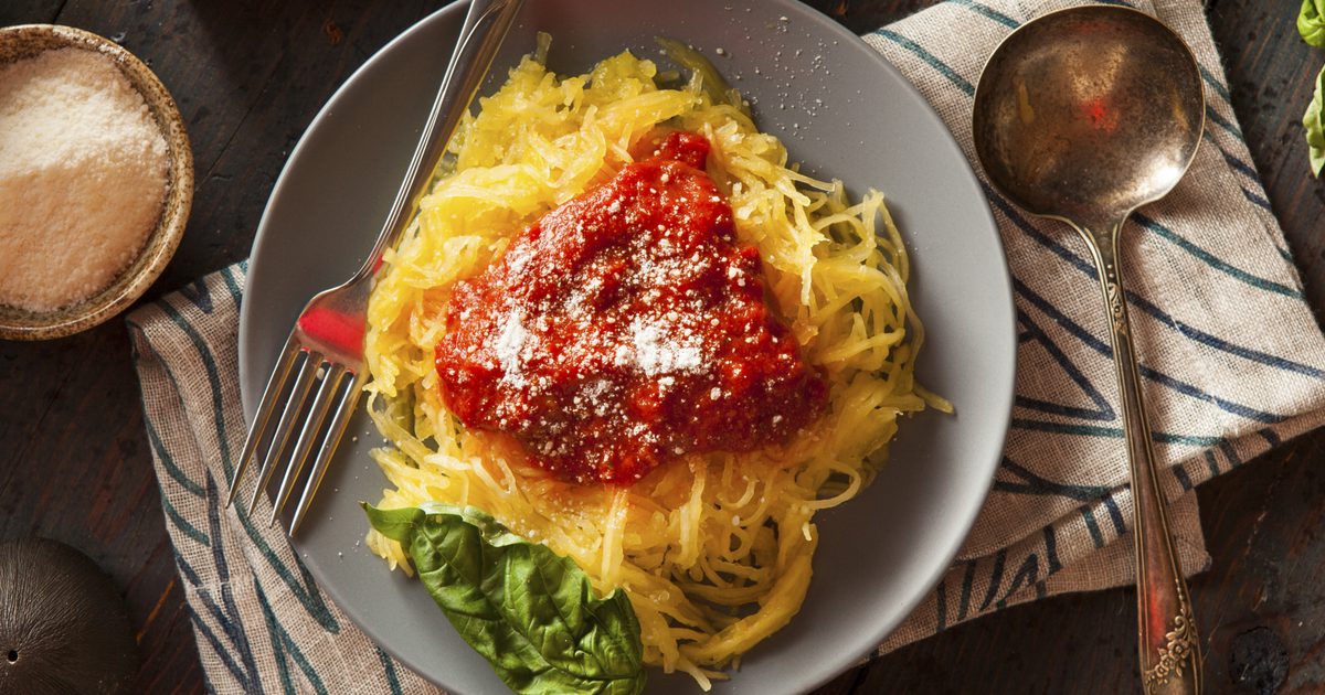 كيف لطهي Spaghetti الاسكواش حتى العطاء