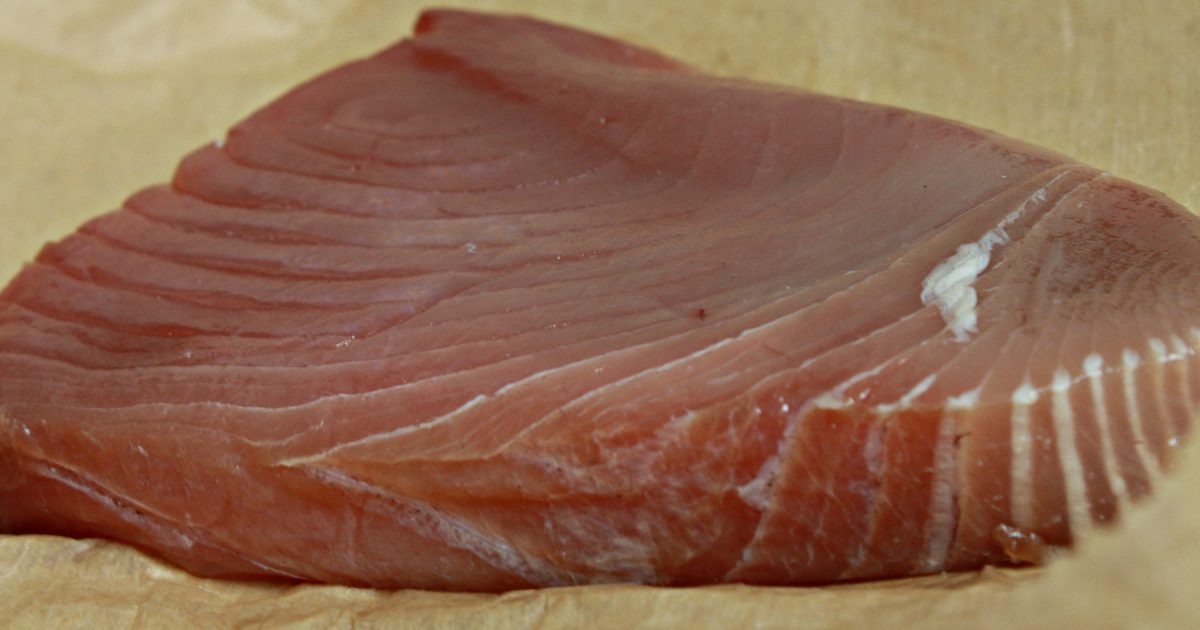كيف لطهي التونة Yellowfin في الفرن