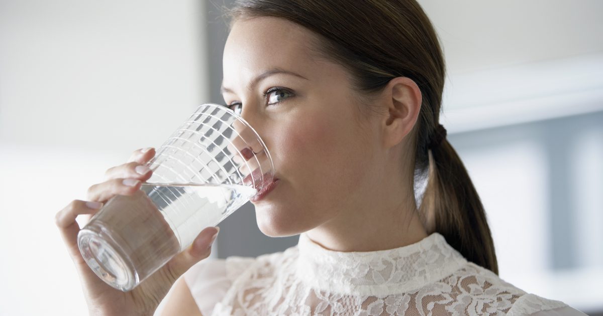 Wie 3 Liter Wasser pro Tag für Gewichtsverlust zu trinken