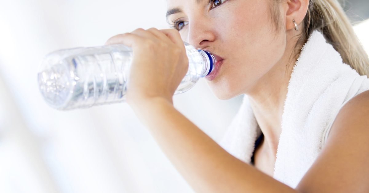 Hoe water te drinken om proteïnegehalten te verlagen