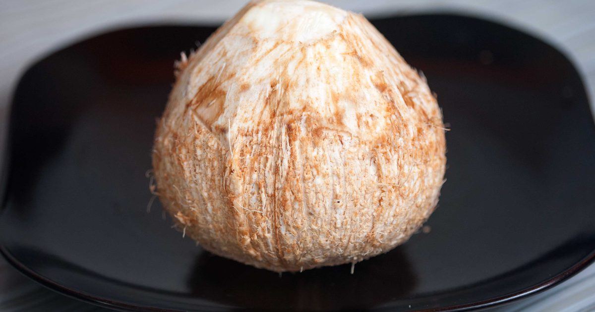 Hoe een Raw Coconut te eten