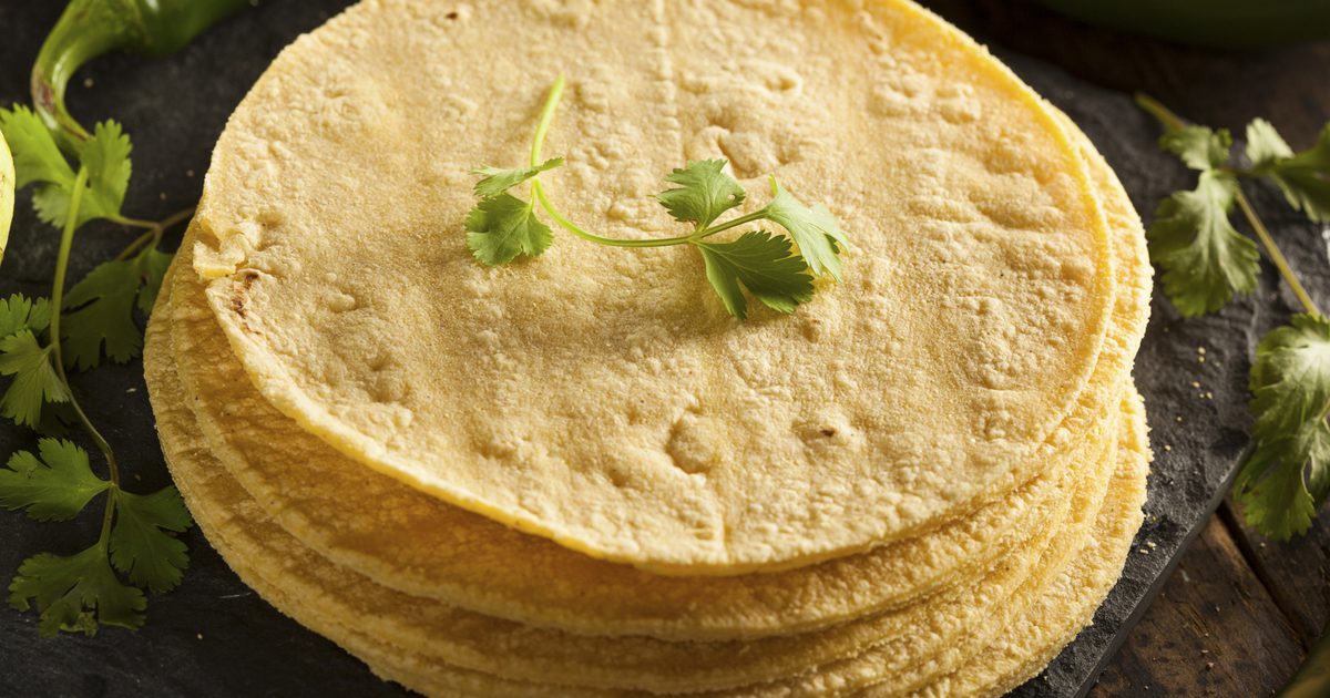 Sådan steges majs tortillas og gør dem bløde