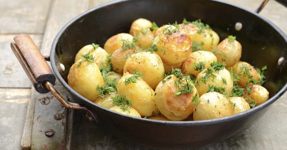 Как жарить целую картошку