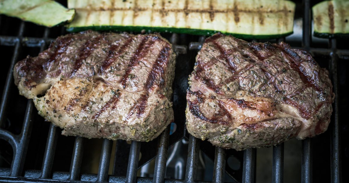 Hvordan Grill Cross Rib Steak