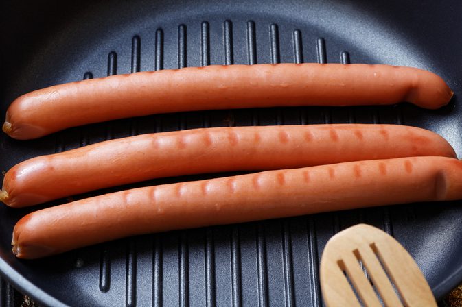 Jak grillować hot-dogi bez grilla
