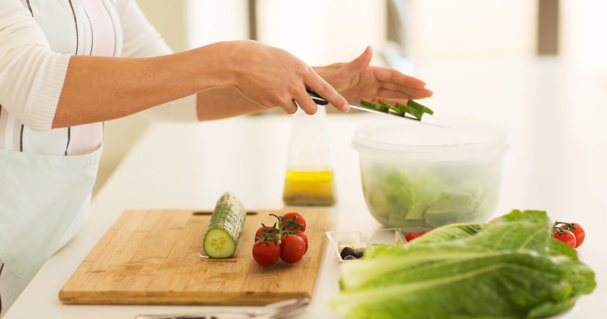 So halten Sie eine Salatbar in Ihrem Kühlschrank