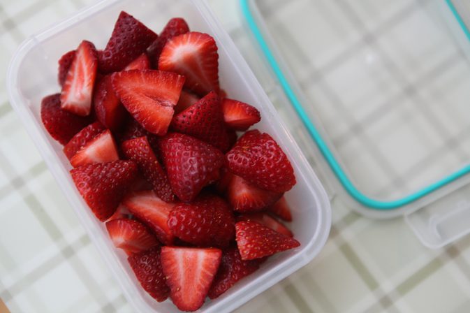Как да се измие и нарязани ягоди, пресни