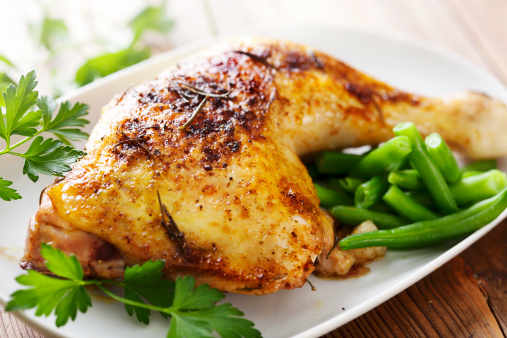 Jak vědět, kdy je pečené kuře připraveno bez teploměru