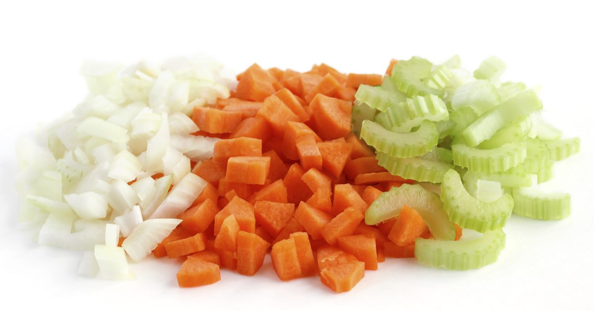 सेलेरी, गाजर, खीरे और प्याज के साथ शारीरिक वसा कैसे खोना है