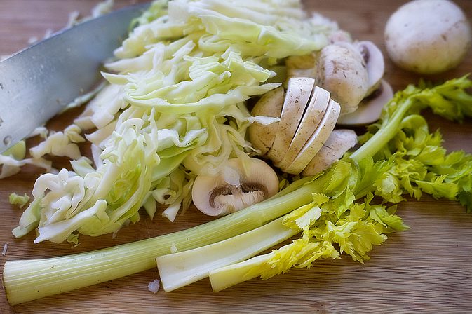 Как приготовить домашний овощной суп из домашней птицы