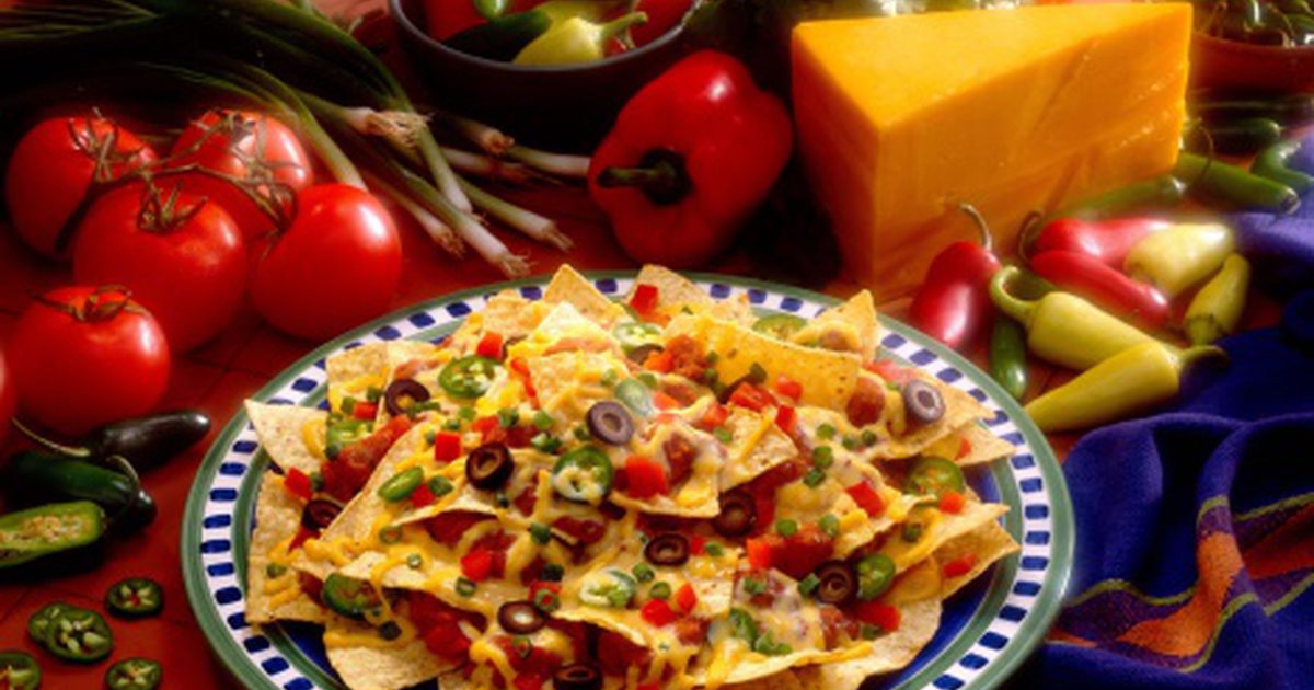 Hvordan lage nachos med bakkekjøtt med taco saus