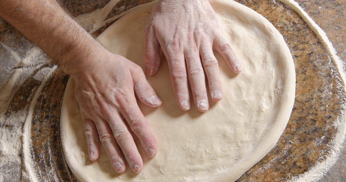 Hvordan lage pizza med kjeksdeig