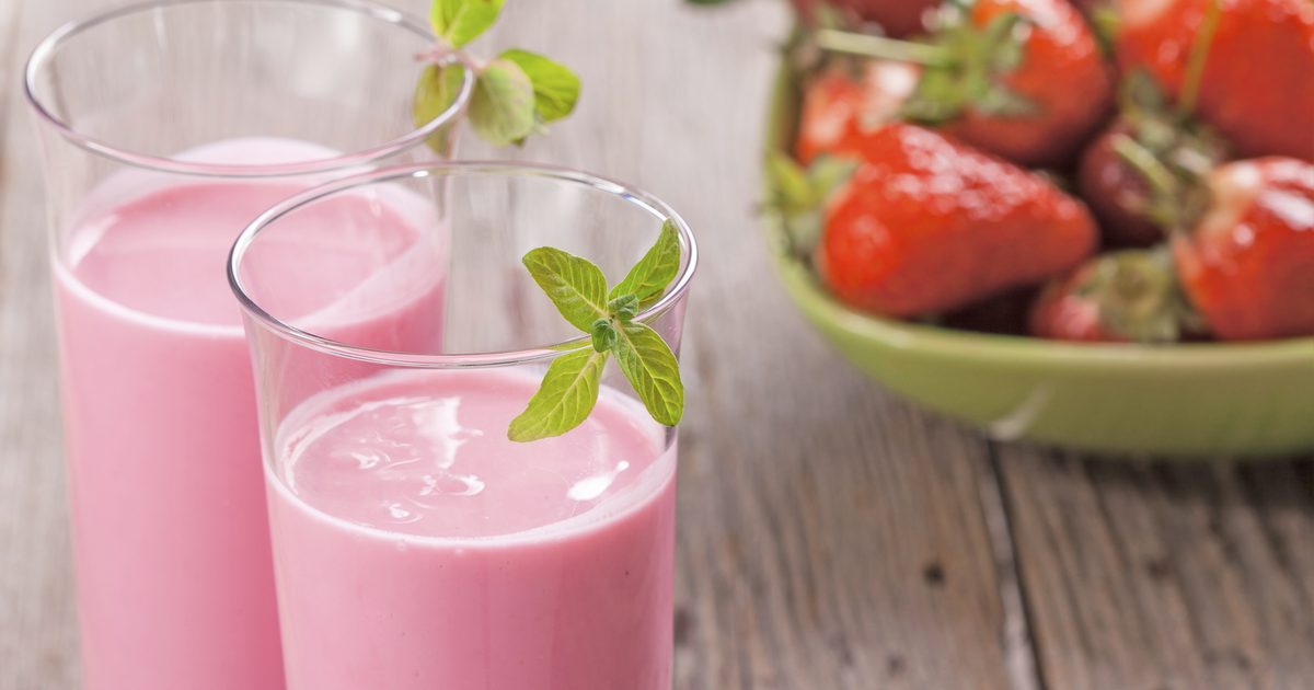 Wie man einen Erdbeersmoothie ohne Joghurt macht