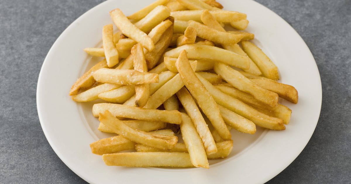 Sådan tilberedes pommes frites i en konvektionsovn