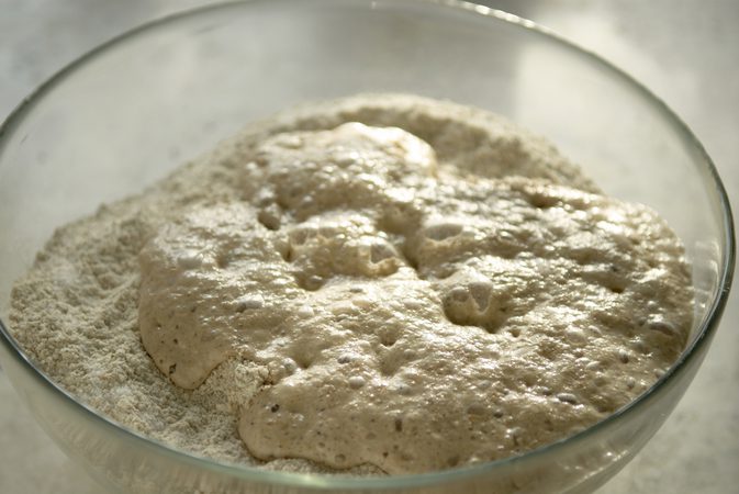 बेकिंग सोडा और नींबू के रस के साथ खमीर कैसे बदलें
