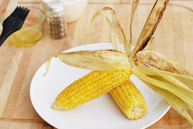 Как да печем ушите на царевицата над огъня