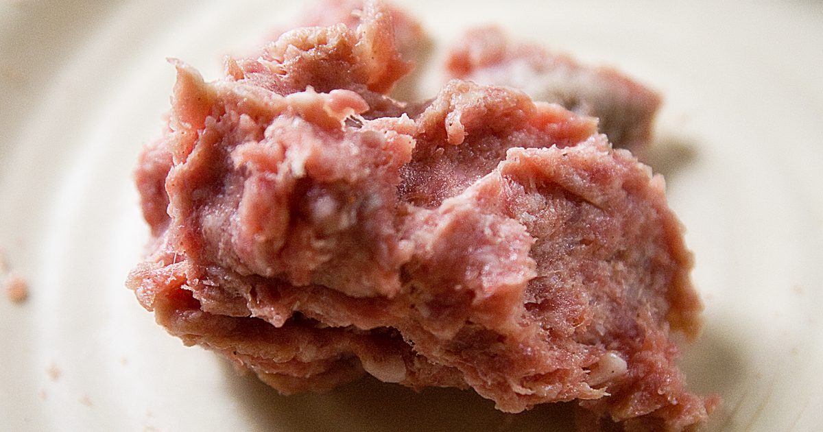 Wie man Schweinefleisch-Wurst sicher kocht