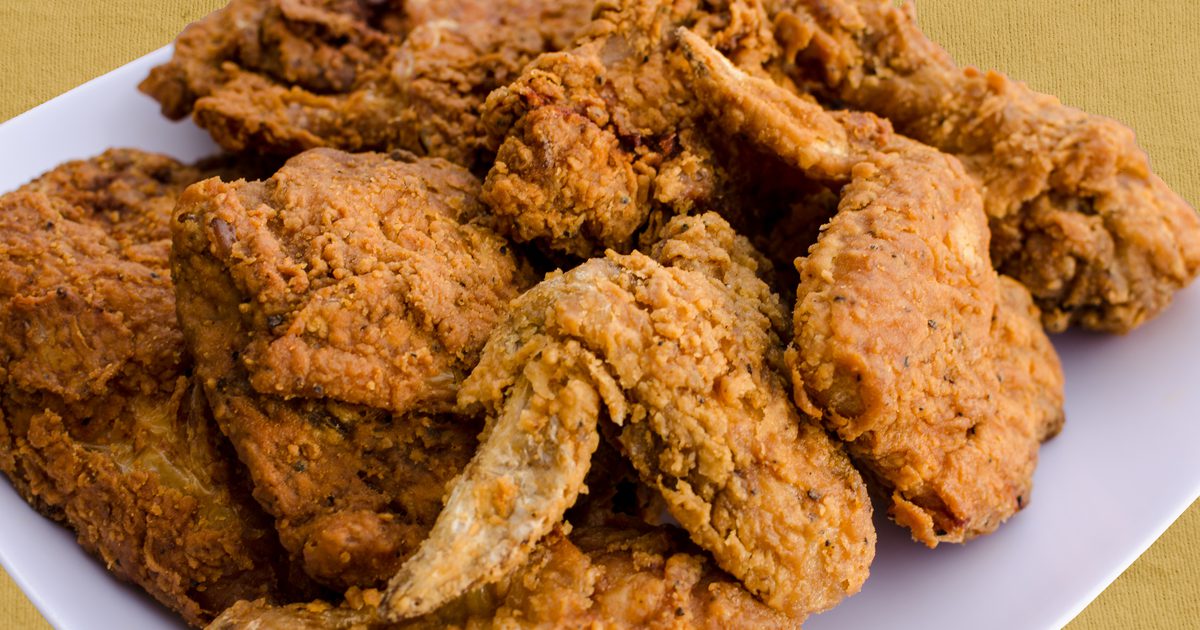 Hoe seizoenmeel voor Fried Chicken te kruiden