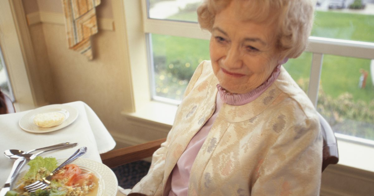 Как стимулировать аппетит у пожилых людей