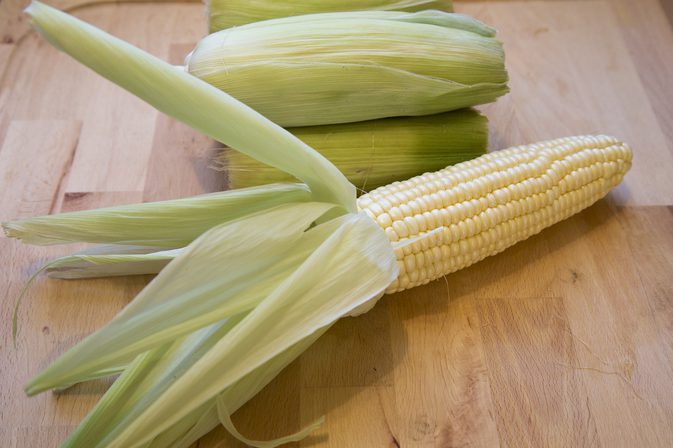 Как хранить кукурузу на початке