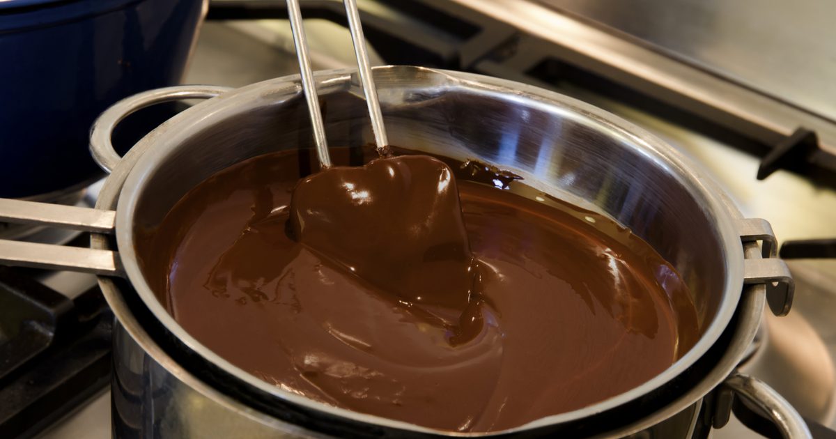 Wie man Semisweet Backschokolade in Milchschokolade verwandelt