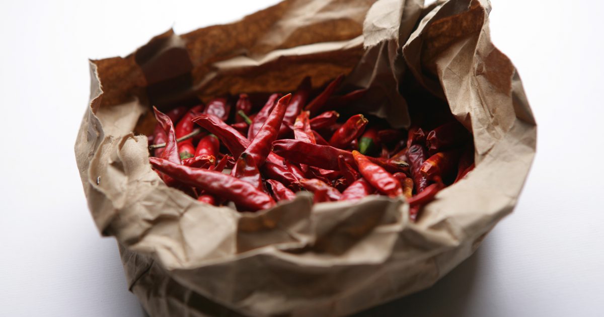 Hur man använder torra röda chili pods