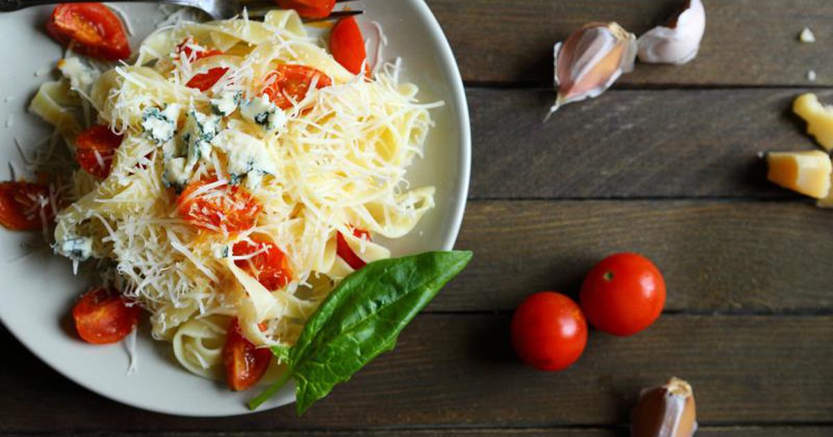 इंटरनेट एक अध्ययन से बाहर निकल रहा है जो कहता है कि पास्ता आपके लिए बुरा नहीं है
