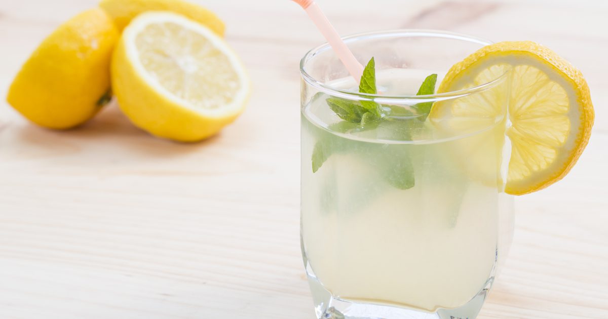 Er drikker sitronsaft i kaldt vann bra for deg?