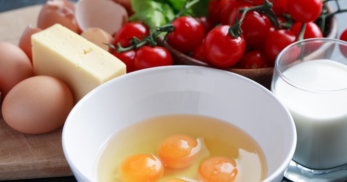 Czy niebezpiecznie jest pić surowe białka jajek?